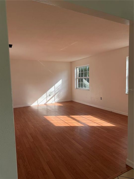 На продажу: $434,999 (4 спален, 2 ванн, 1913 Квадратных фут)