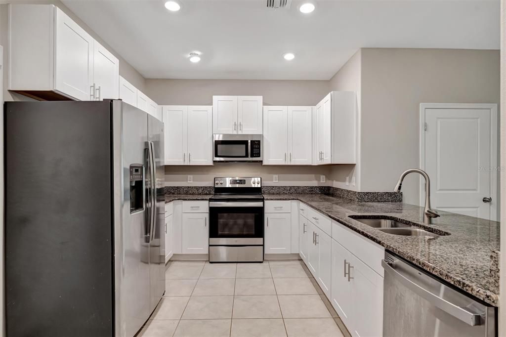 For Rent: $2,350 (3 beds, 2 baths, 1796 Square Feet)