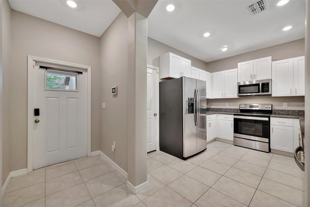 For Rent: $2,350 (3 beds, 2 baths, 1796 Square Feet)