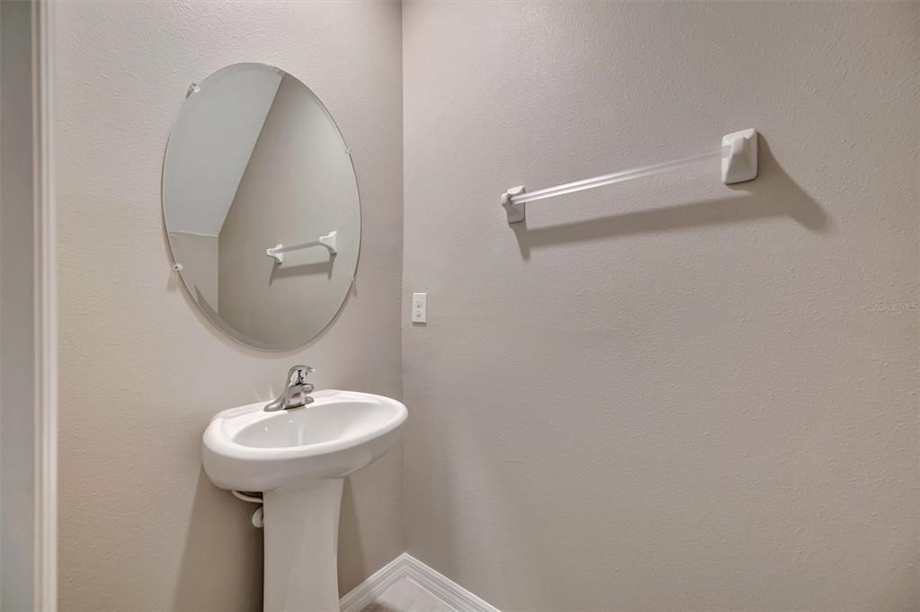 For Rent: $2,350 (3 beds, 2 baths, 1796 Square Feet)