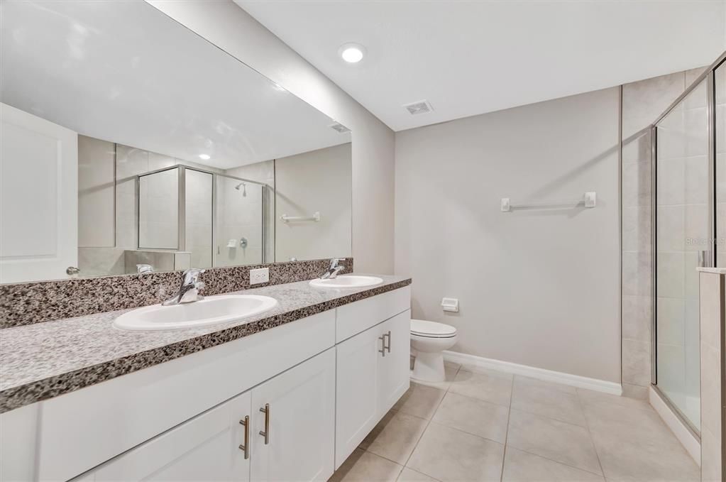 For Rent: $2,350 (3 beds, 2 baths, 1796 Square Feet)