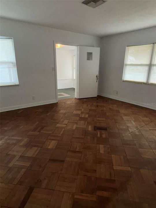 For Sale: $289,000 (3 beds, 1 baths, 966 Square Feet)