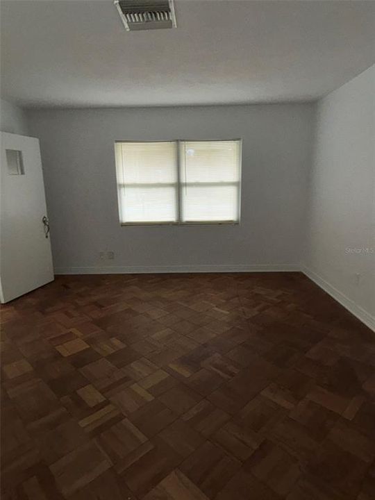 For Sale: $289,000 (3 beds, 1 baths, 966 Square Feet)