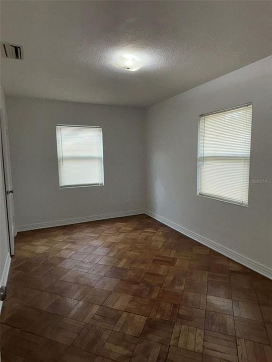 For Sale: $289,000 (3 beds, 1 baths, 966 Square Feet)