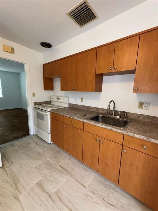 For Sale: $289,000 (3 beds, 1 baths, 966 Square Feet)