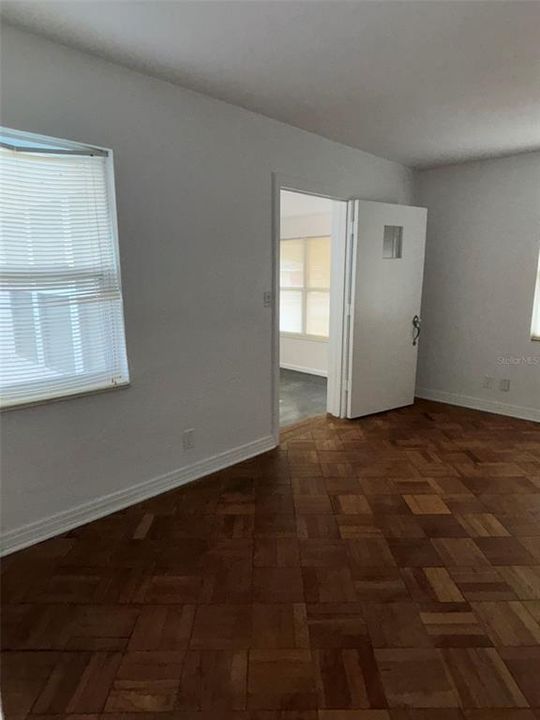 For Sale: $289,000 (3 beds, 1 baths, 966 Square Feet)