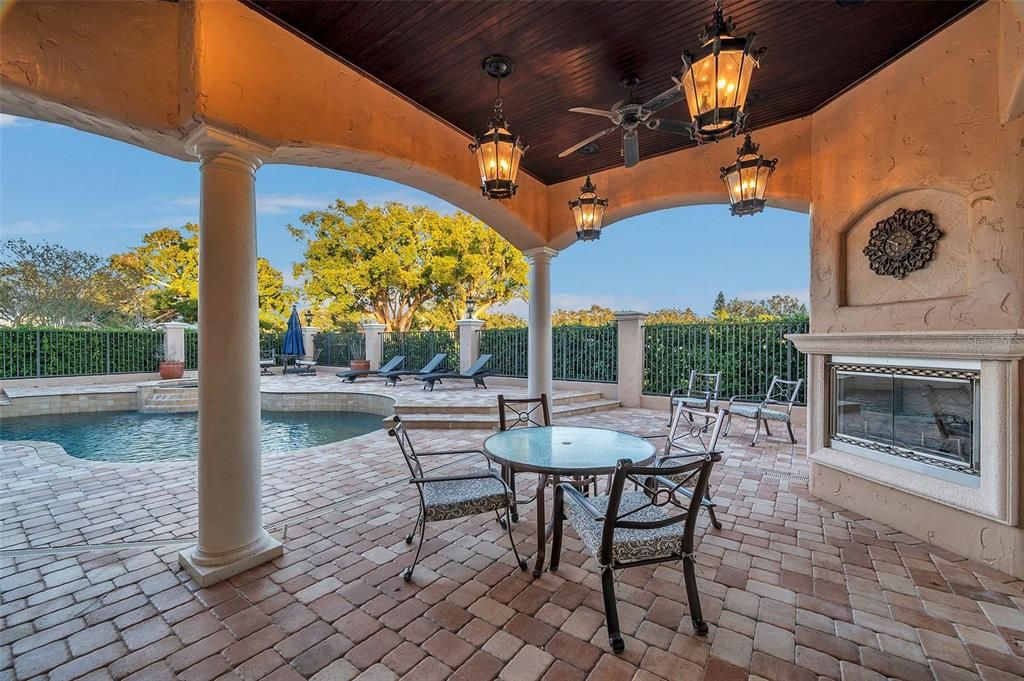 На продажу: $2,200,000 (4 спален, 3 ванн, 4360 Квадратных фут)