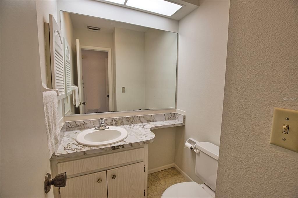 待售: $92,000 (1 贝兹, 1 浴室, 647 平方英尺)