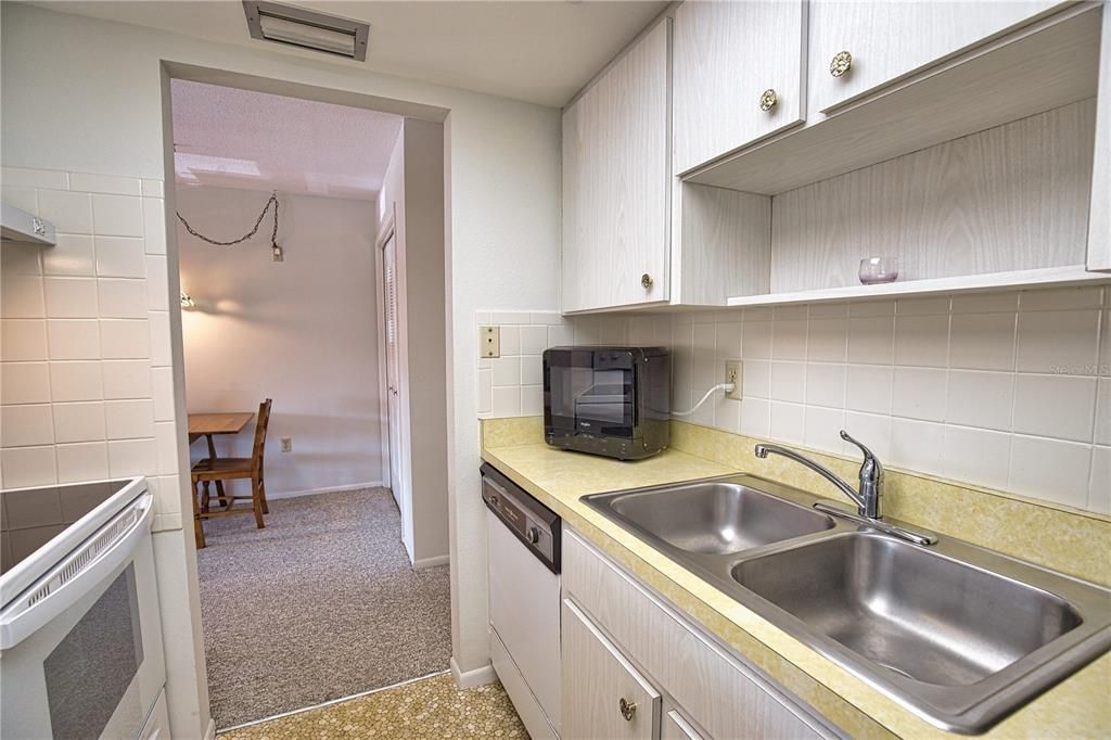 待售: $92,000 (1 贝兹, 1 浴室, 647 平方英尺)