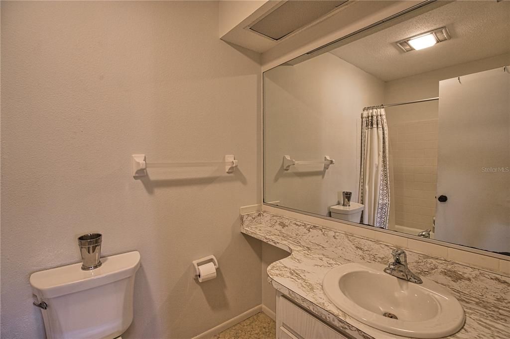 待售: $92,000 (1 贝兹, 1 浴室, 647 平方英尺)