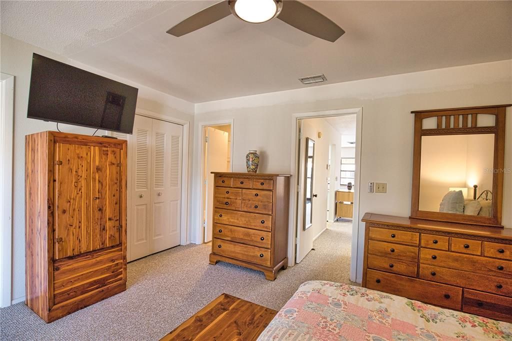 待售: $92,000 (1 贝兹, 1 浴室, 647 平方英尺)