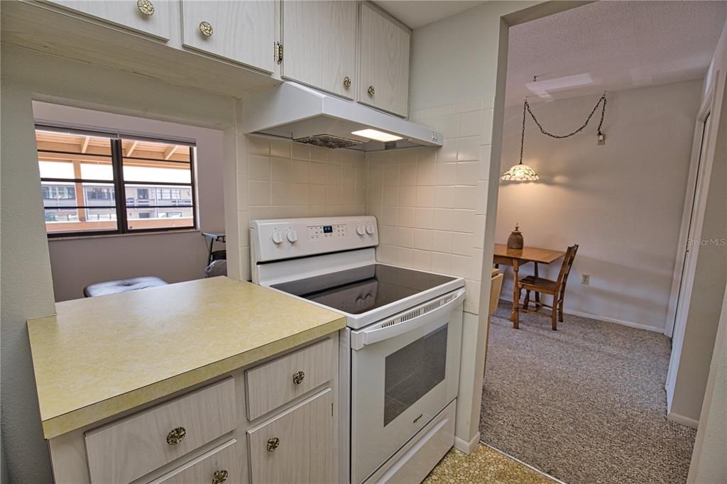 待售: $92,000 (1 贝兹, 1 浴室, 647 平方英尺)