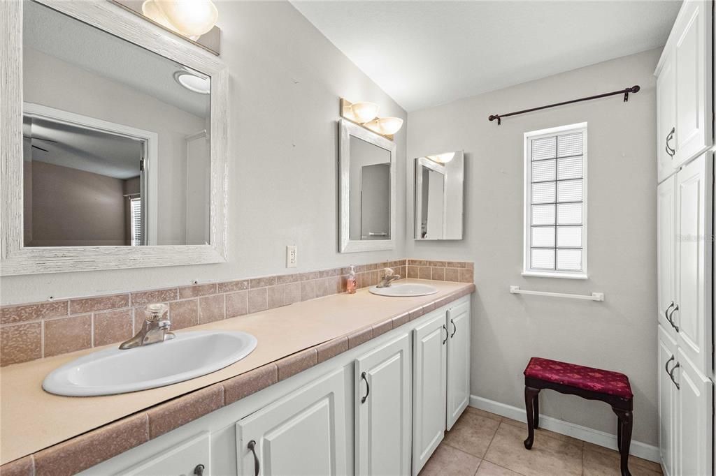 На продажу: $215,000 (3 спален, 2 ванн, 1377 Квадратных фут)