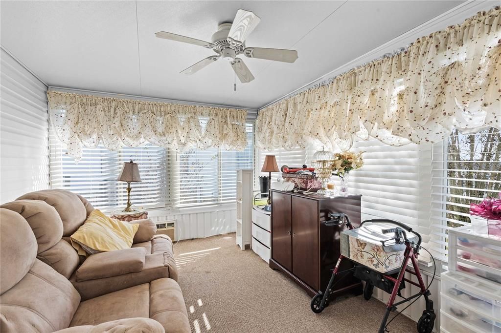 На продажу: $215,000 (3 спален, 2 ванн, 1377 Квадратных фут)