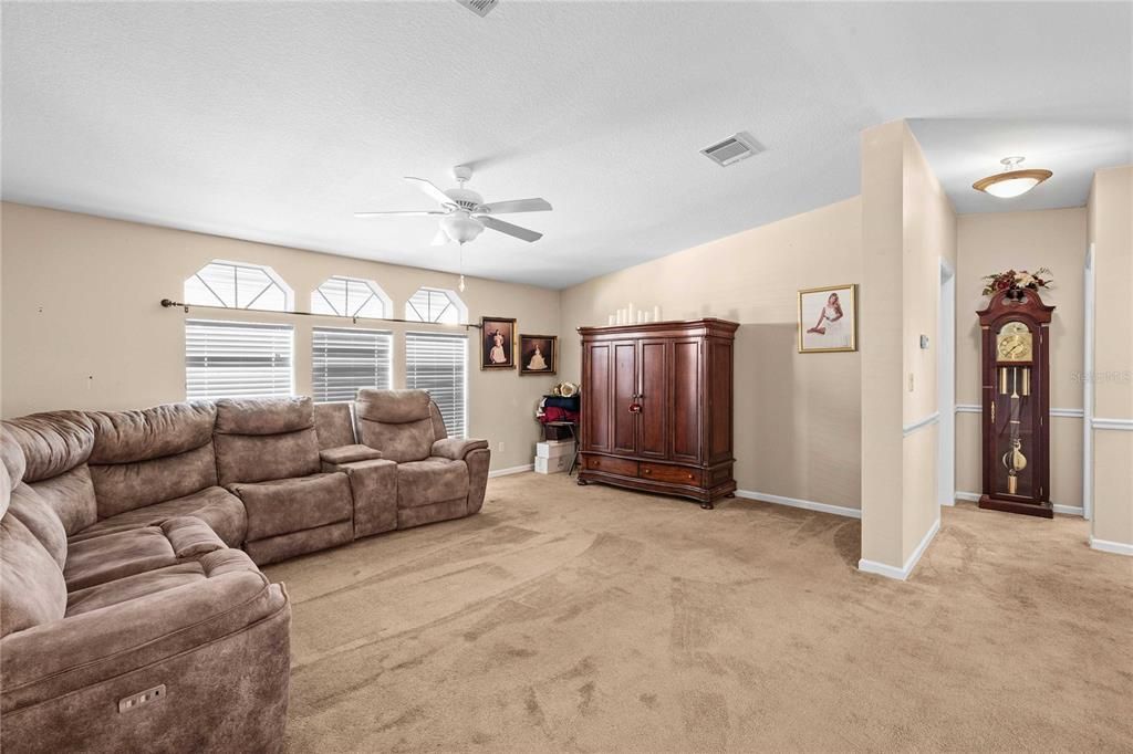 На продажу: $215,000 (3 спален, 2 ванн, 1377 Квадратных фут)