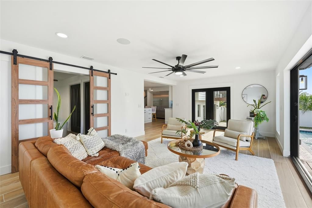 На продажу: $1,699,000 (4 спален, 4 ванн, 2428 Квадратных фут)