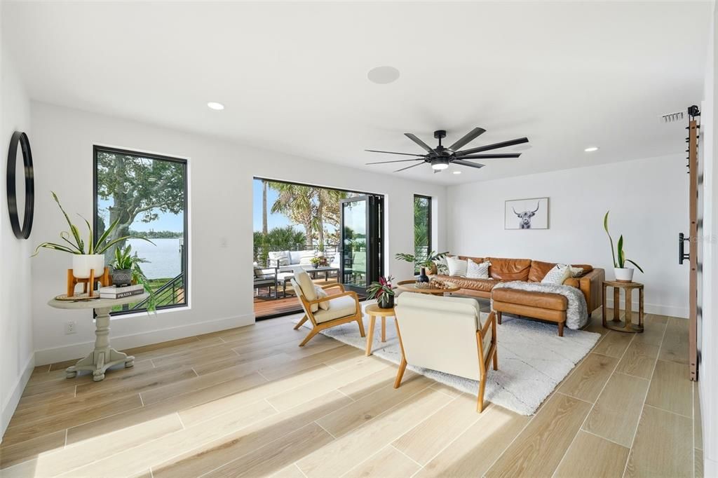 На продажу: $1,699,000 (4 спален, 4 ванн, 2428 Квадратных фут)