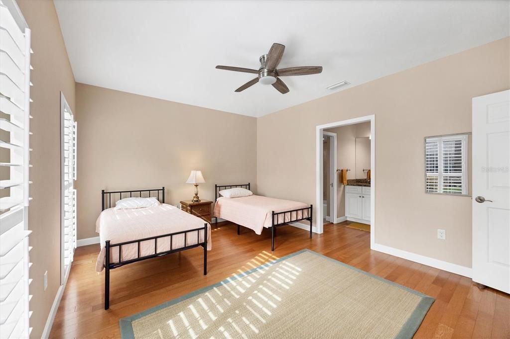 待售: $549,000 (3 贝兹, 2 浴室, 2246 平方英尺)