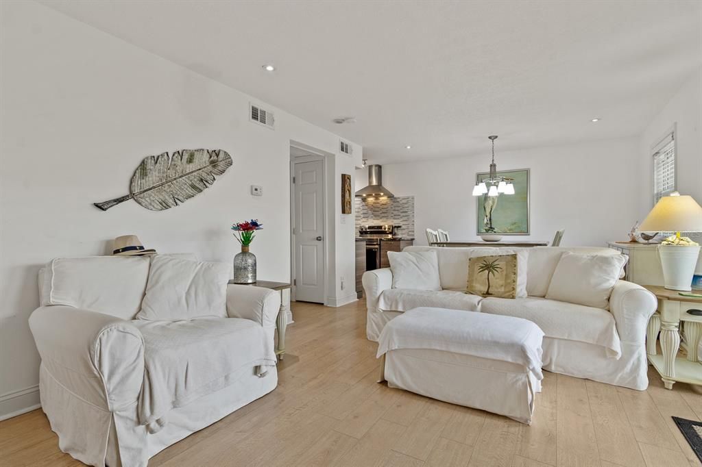 待售: $219,000 (1 贝兹, 1 浴室, 562 平方英尺)