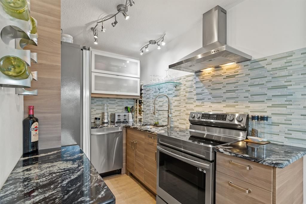 待售: $219,000 (1 贝兹, 1 浴室, 562 平方英尺)