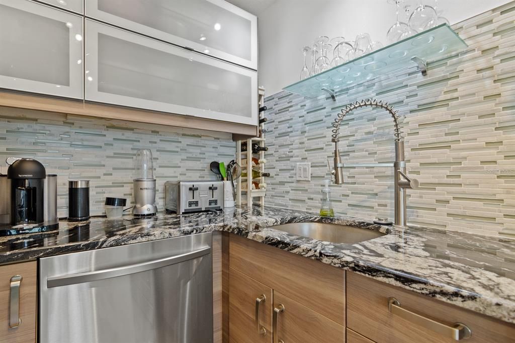 待售: $219,000 (1 贝兹, 1 浴室, 562 平方英尺)