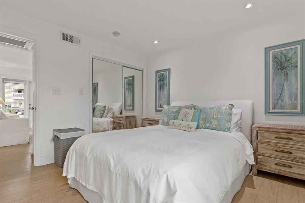 待售: $219,000 (1 贝兹, 1 浴室, 562 平方英尺)