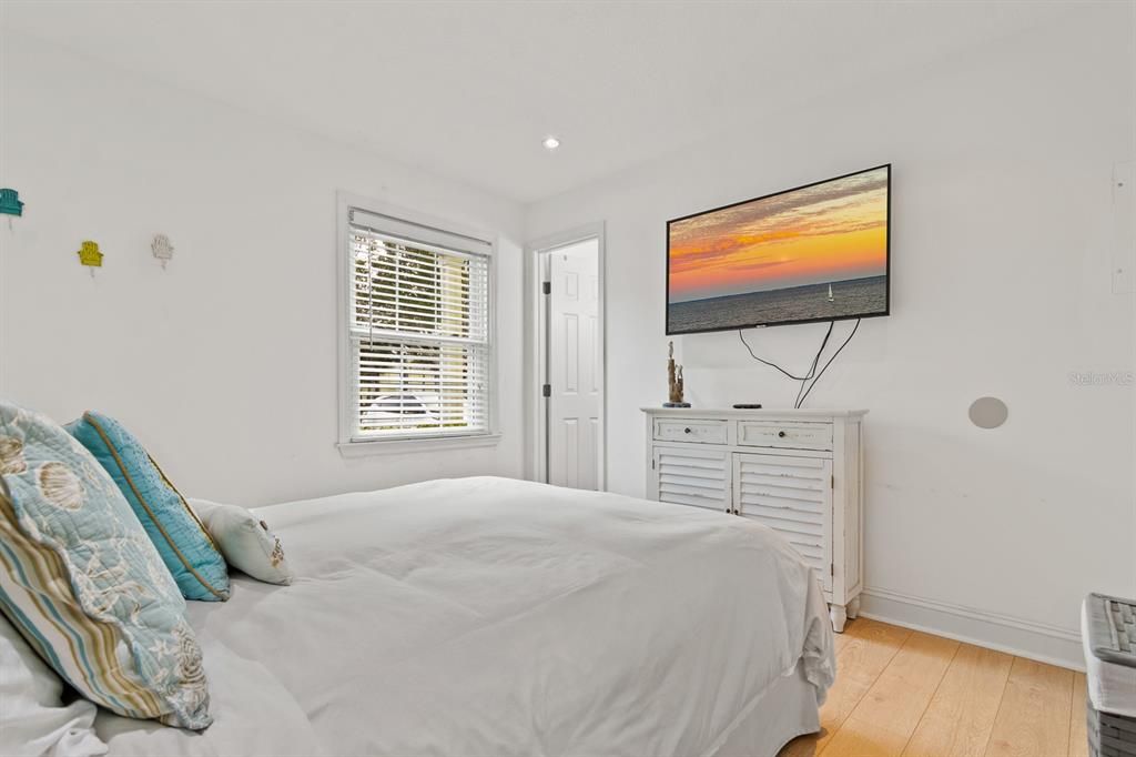 待售: $219,000 (1 贝兹, 1 浴室, 562 平方英尺)