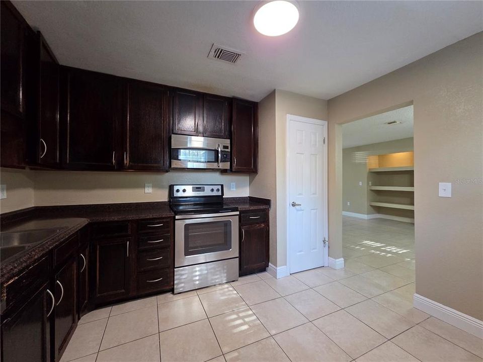 For Rent: $1,650 (2 beds, 2 baths, 1365 Square Feet)