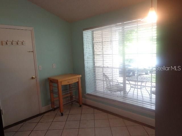 For Rent: $2,190 (2 beds, 2 baths, 935 Square Feet)
