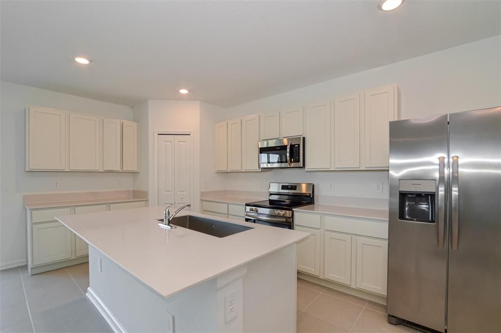 出租: $2,045 (5 贝兹, 2 浴室, 2112 平方英尺)