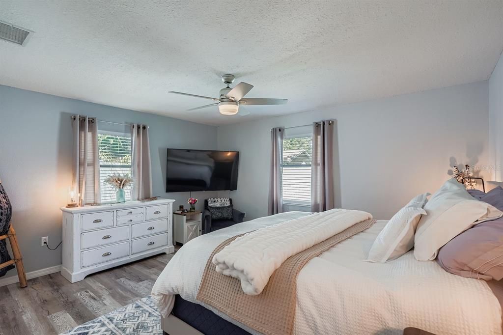 For Rent: $2,800 (3 beds, 2 baths, 1726 Square Feet)