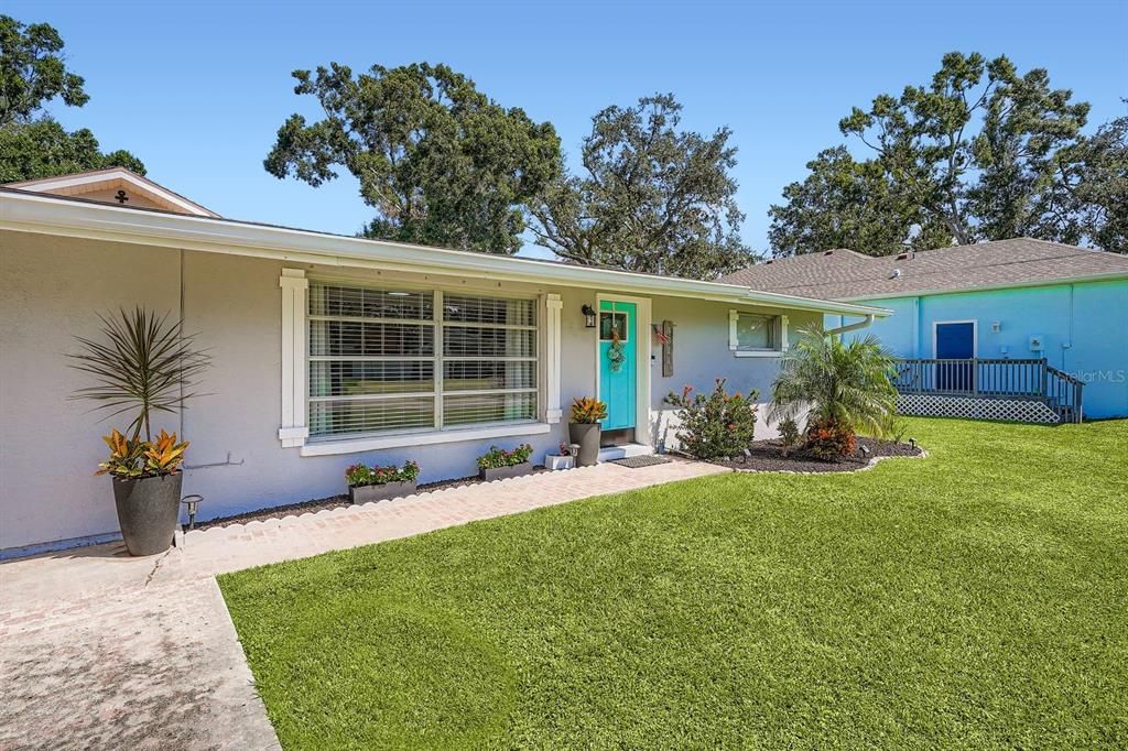 For Rent: $2,800 (3 beds, 2 baths, 1726 Square Feet)