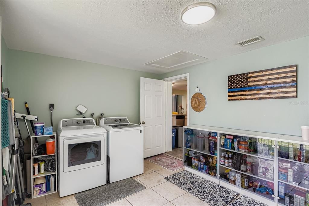 For Rent: $2,800 (3 beds, 2 baths, 1726 Square Feet)