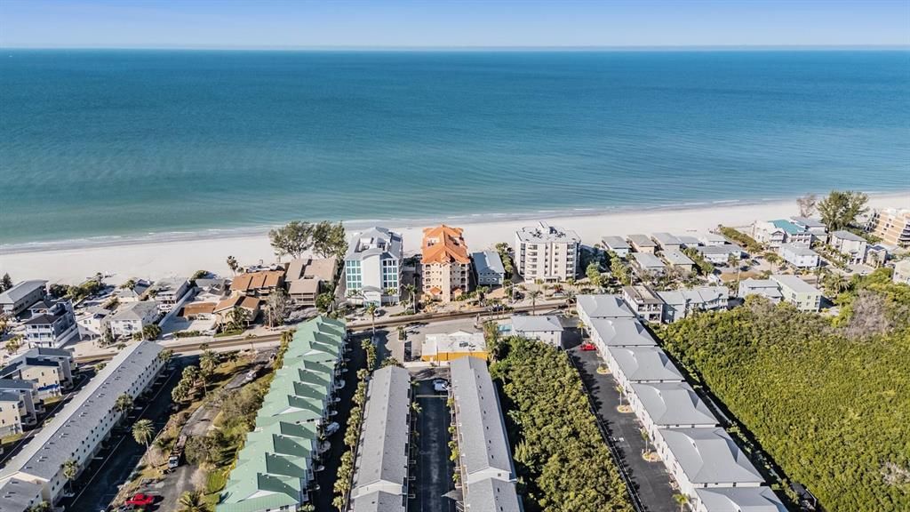 En Venta: $499,000 (2 camas, 3 baños, 1225 Pies cuadrados)