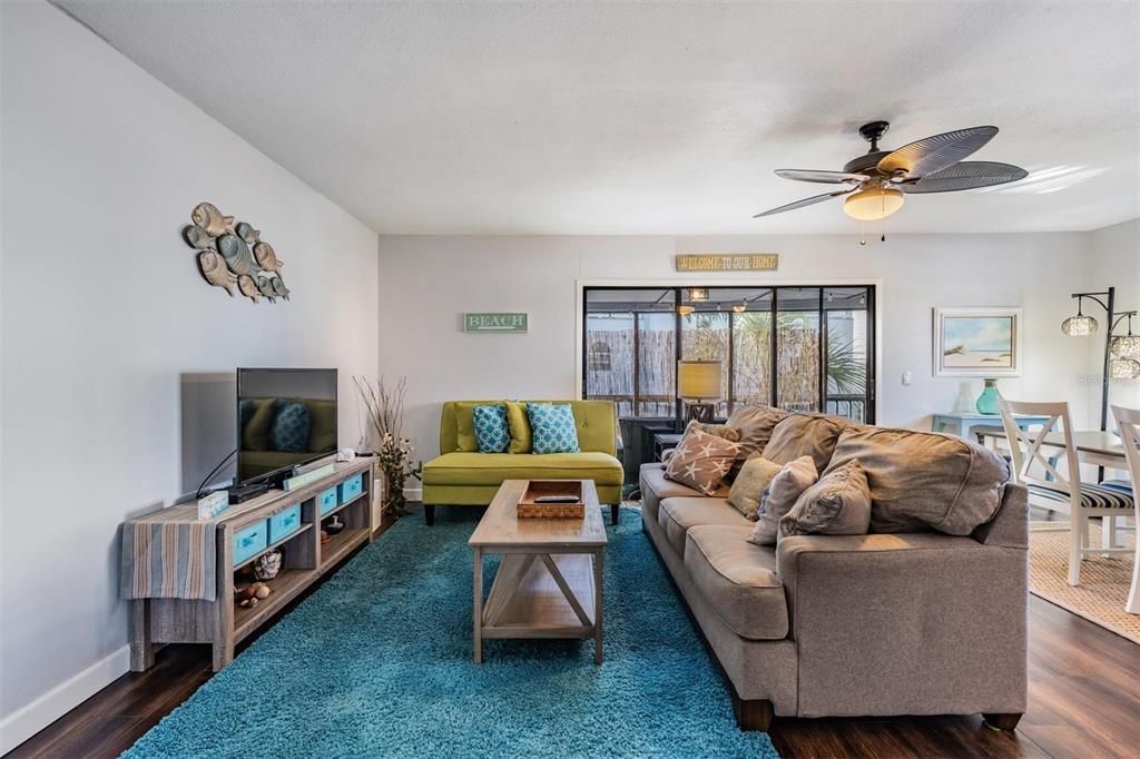 En Venta: $499,000 (2 camas, 3 baños, 1225 Pies cuadrados)