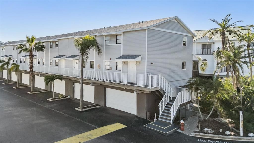 En Venta: $499,000 (2 camas, 3 baños, 1225 Pies cuadrados)