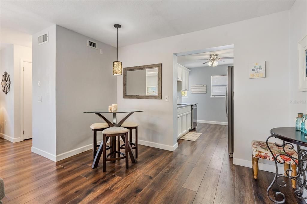 En Venta: $499,000 (2 camas, 3 baños, 1225 Pies cuadrados)