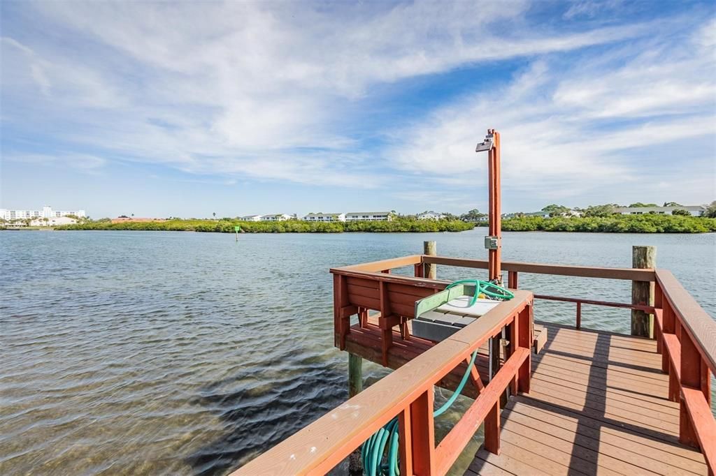 En Venta: $499,000 (2 camas, 3 baños, 1225 Pies cuadrados)