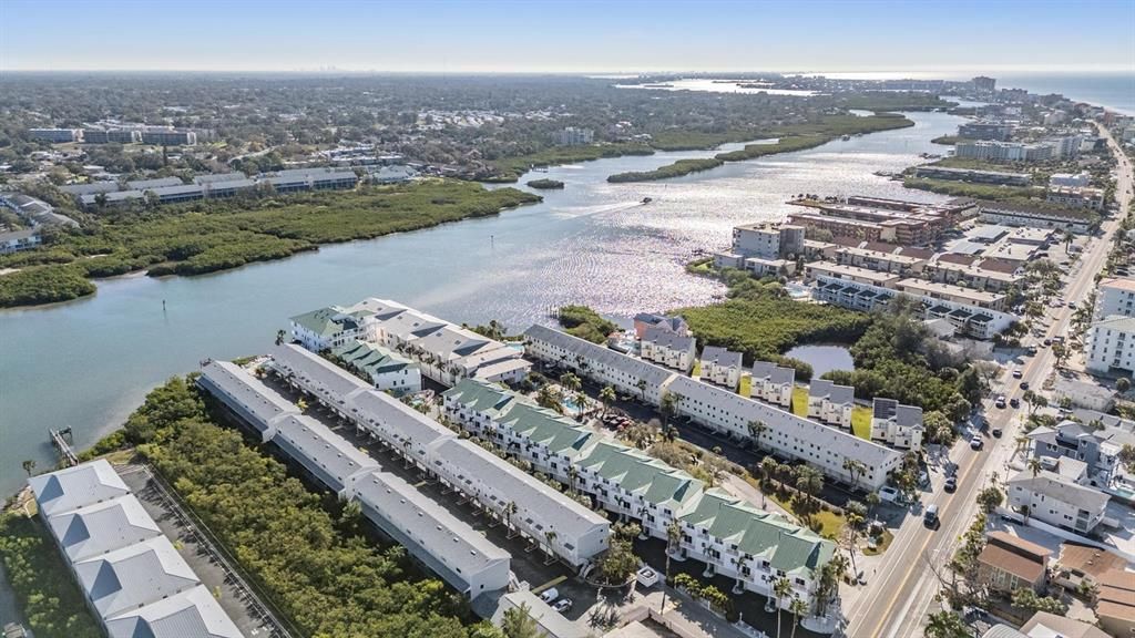 En Venta: $499,000 (2 camas, 3 baños, 1225 Pies cuadrados)