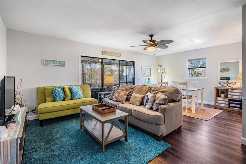 En Venta: $499,000 (2 camas, 3 baños, 1225 Pies cuadrados)