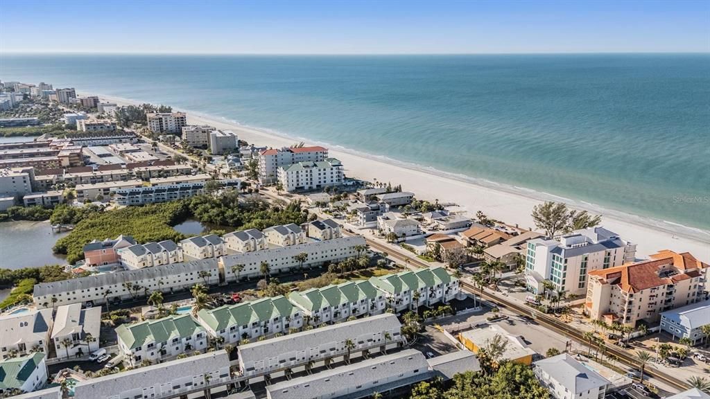 En Venta: $499,000 (2 camas, 3 baños, 1225 Pies cuadrados)