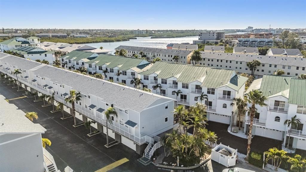 En Venta: $499,000 (2 camas, 3 baños, 1225 Pies cuadrados)