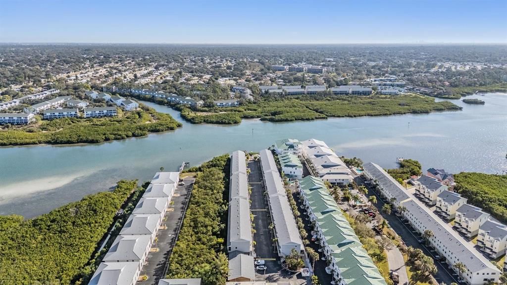 En Venta: $499,000 (2 camas, 3 baños, 1225 Pies cuadrados)