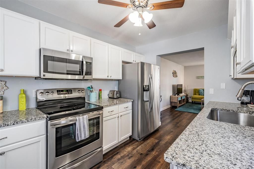 En Venta: $499,000 (2 camas, 3 baños, 1225 Pies cuadrados)