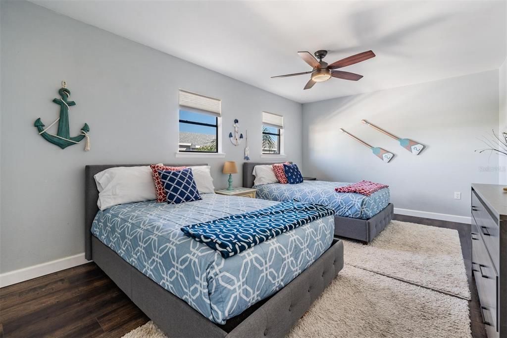 En Venta: $499,000 (2 camas, 3 baños, 1225 Pies cuadrados)