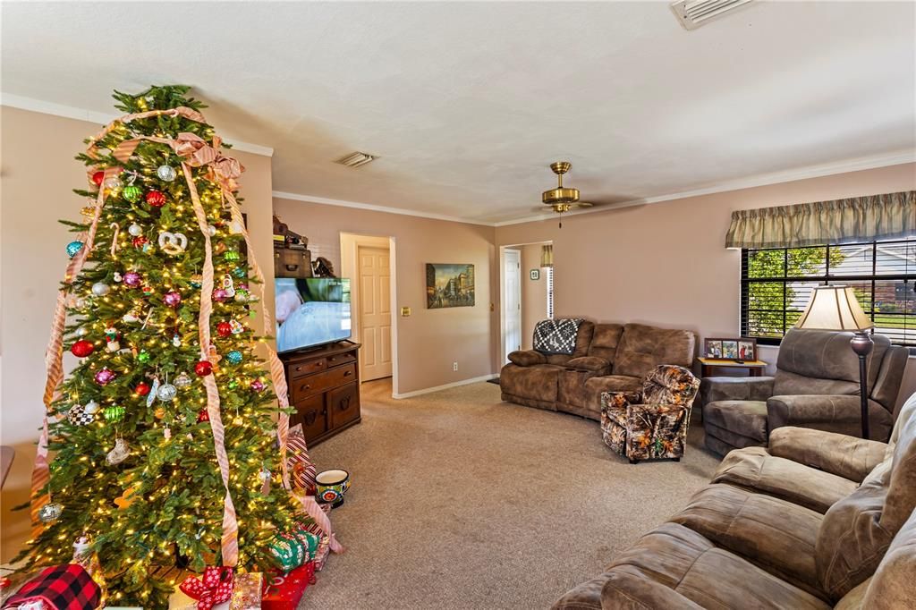 For Sale: $249,000 (3 beds, 2 baths, 1224 Square Feet)