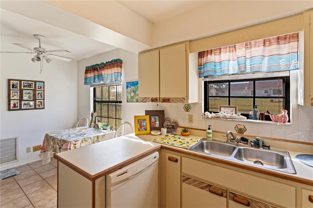 For Sale: $249,000 (3 beds, 2 baths, 1224 Square Feet)