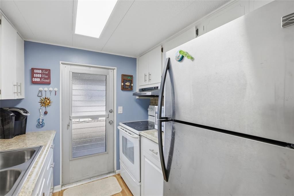 For Sale: $86,750 (2 beds, 2 baths, 800 Square Feet)