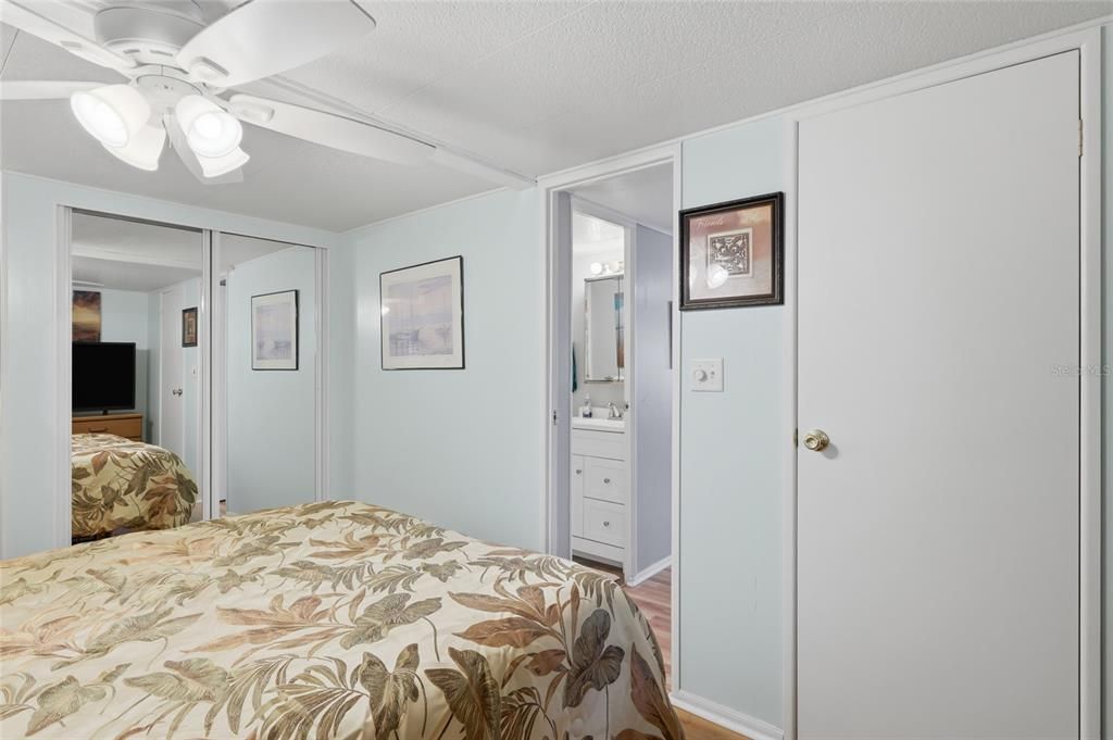 For Sale: $86,750 (2 beds, 2 baths, 800 Square Feet)