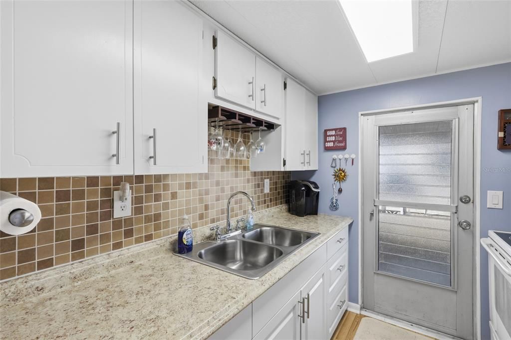 For Sale: $86,750 (2 beds, 2 baths, 800 Square Feet)